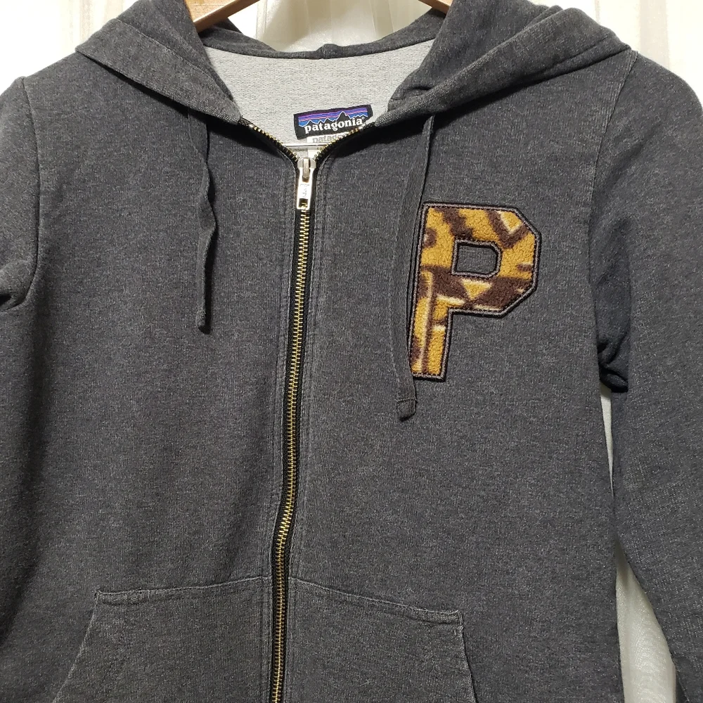 Patagonia Sz XS Letter 'P' Full Zip Hoodie